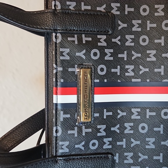 Tommy Hilfigure purse - Picture 3 of 10
